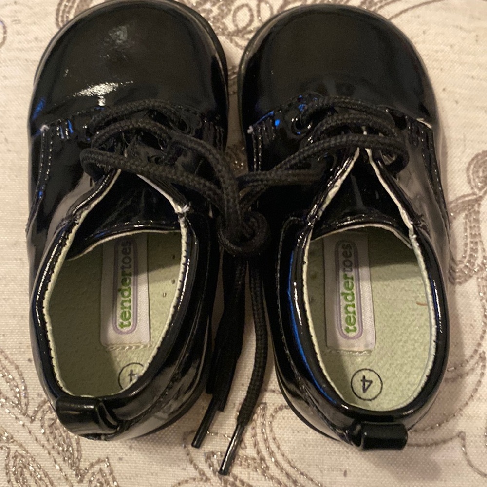 Tender toes black patent shoes.
